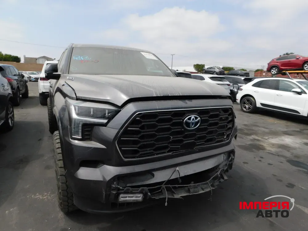 Toyota Sequoia - фото 23