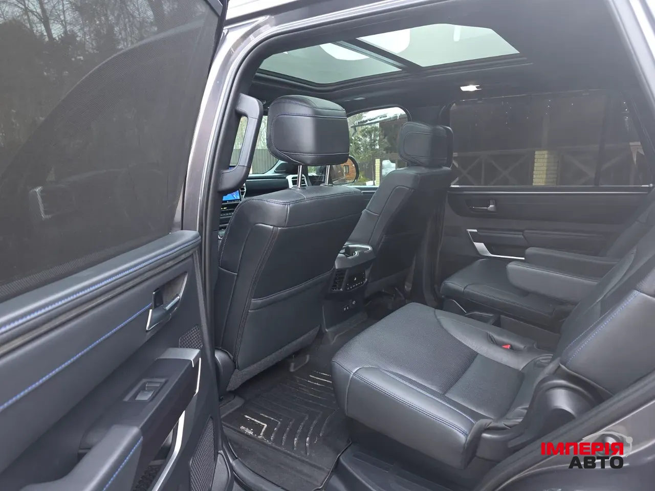 Toyota Sequoia - фото 9