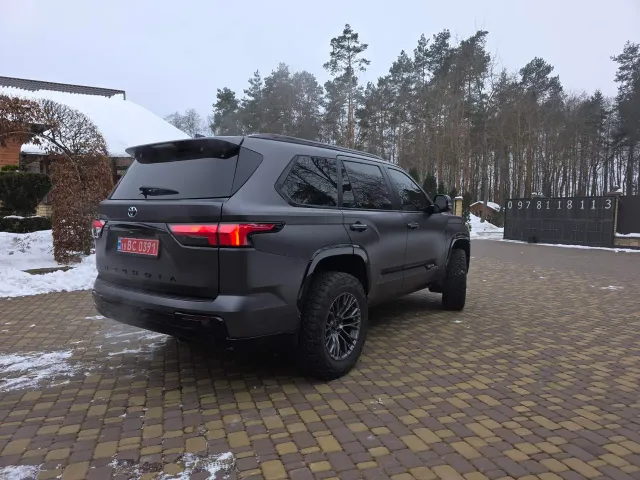 Toyota Sequoia - фото 3