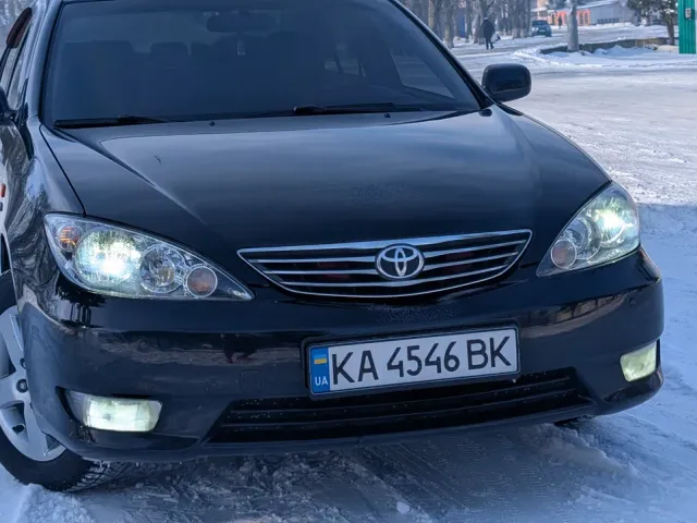 Toyota Camry - фото 2