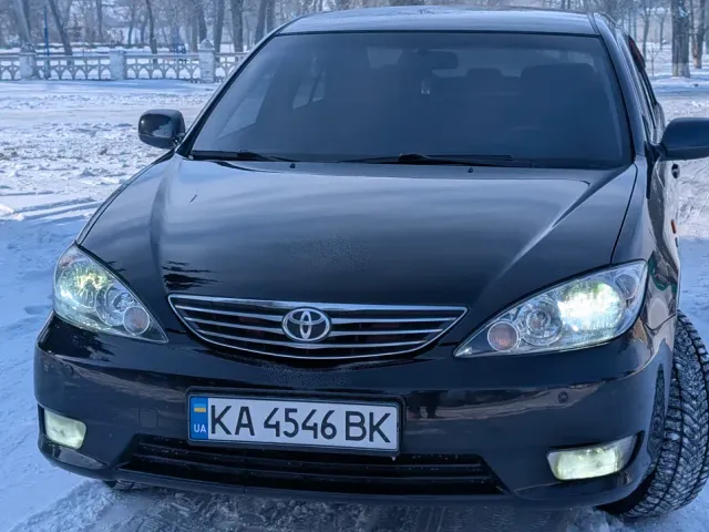 Toyota Camry - фото 5