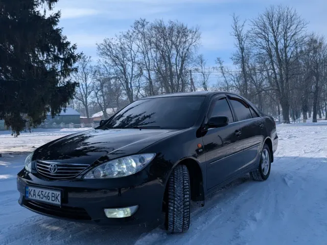 Toyota Camry - фото 1