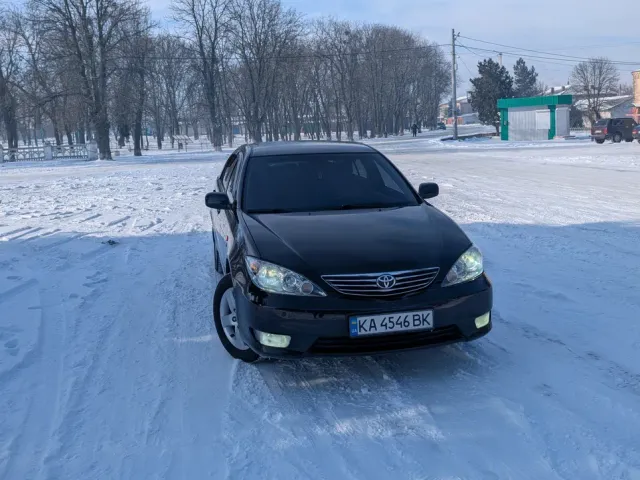 Toyota Camry - фото 4