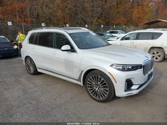 BMW X7 - фото 1