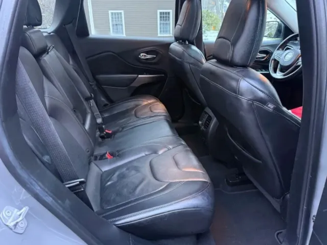 Jeep Cherokee - фото 3