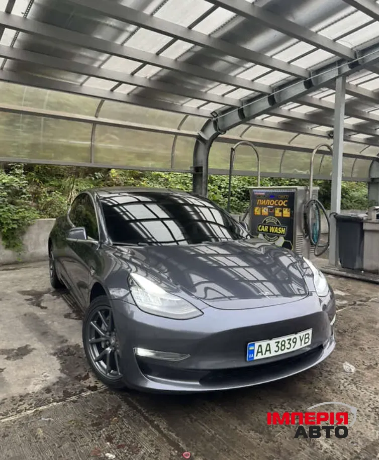Tesla Model 3 - фото 1