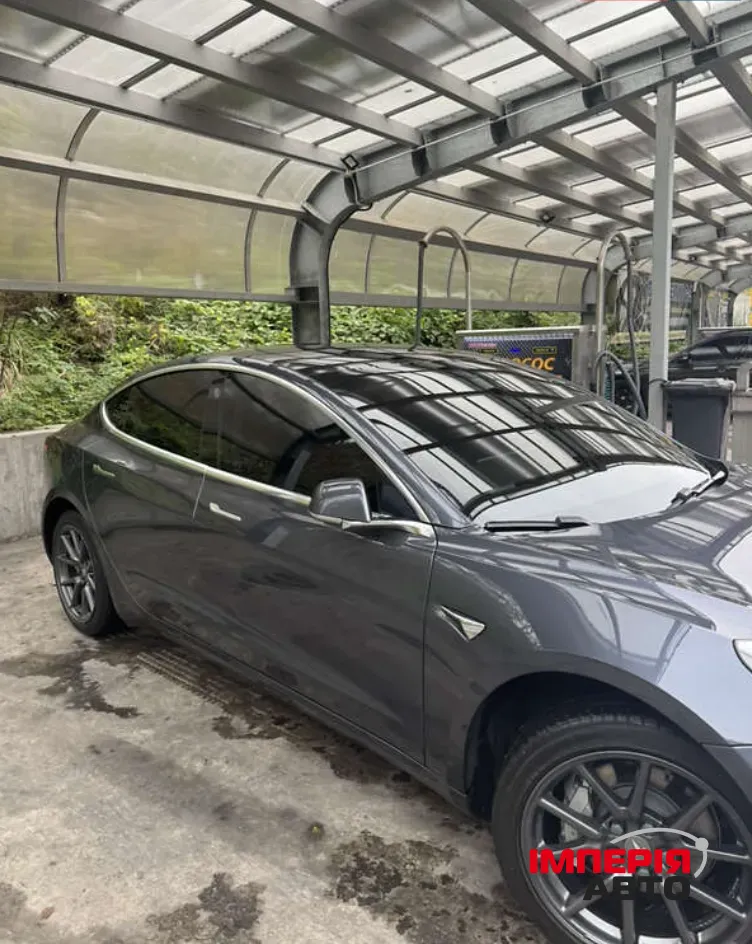 Tesla Model 3 - фото 3