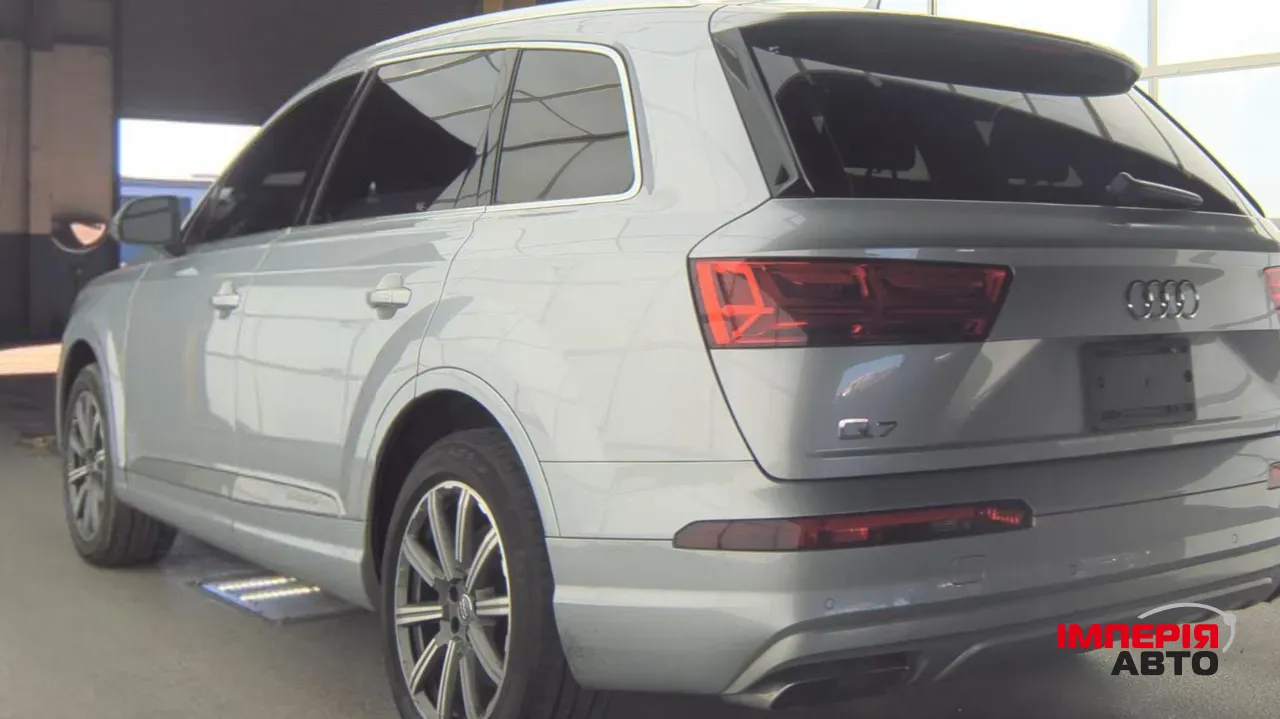 Audi Q7 - фото 8