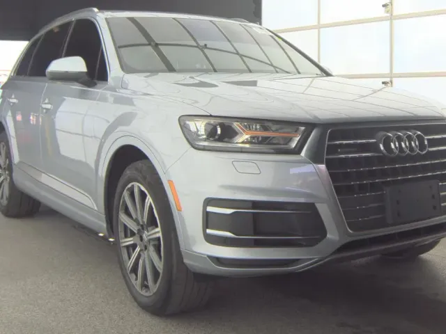 Audi Q7 - фото 1