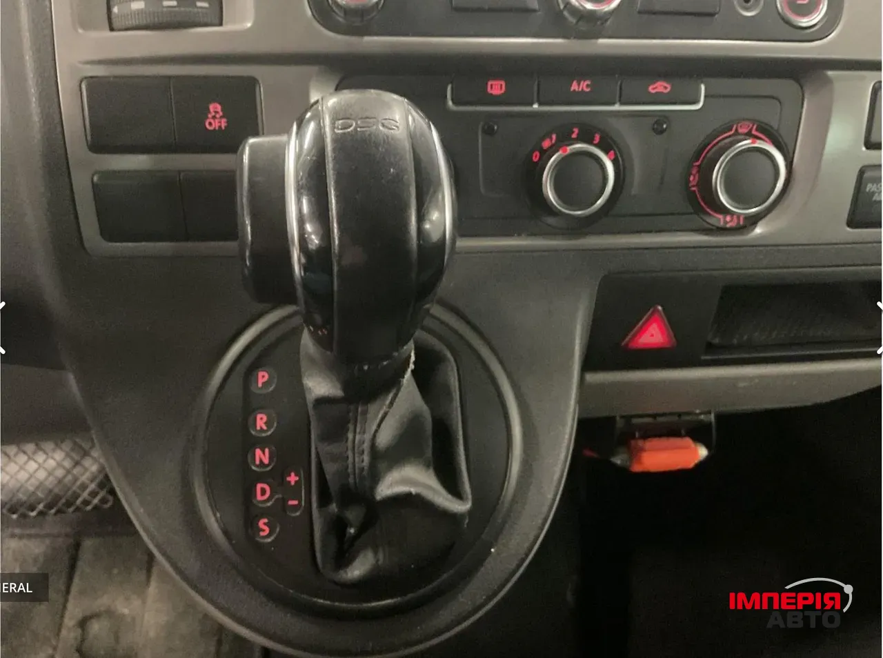 Volkswagen Transporter - фото 9