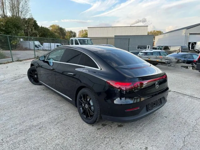 Mercedes-Benz EQE - фото 3