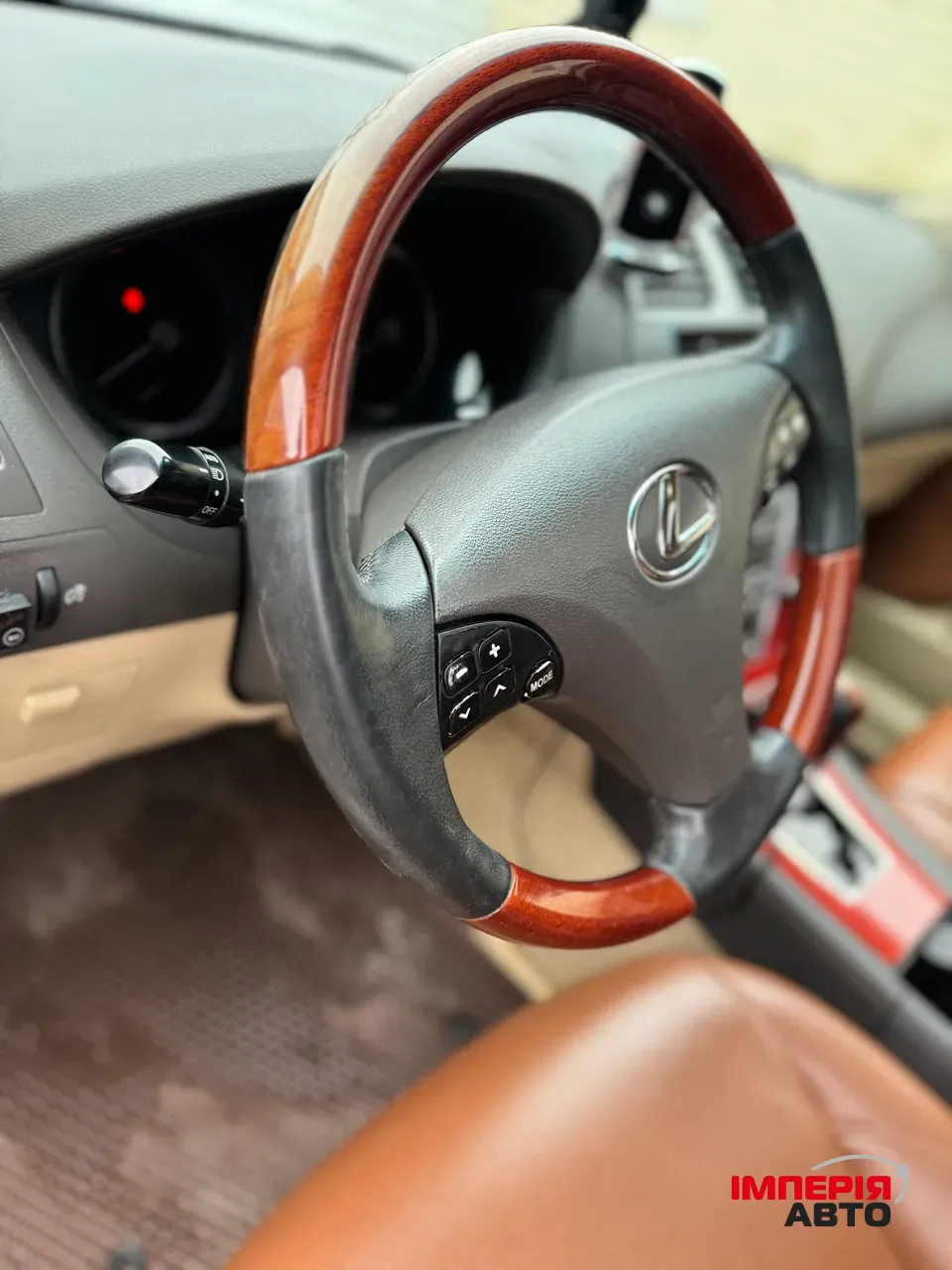 Lexus ES - фото 13