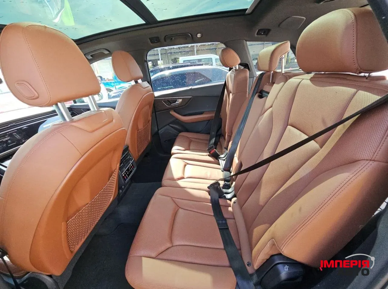 Audi Q7 - фото 8