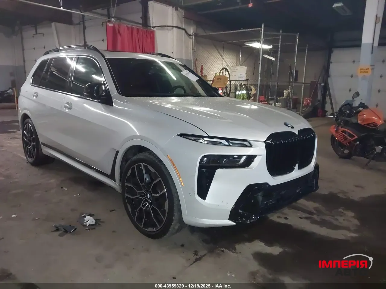 BMW X7 - фото 1