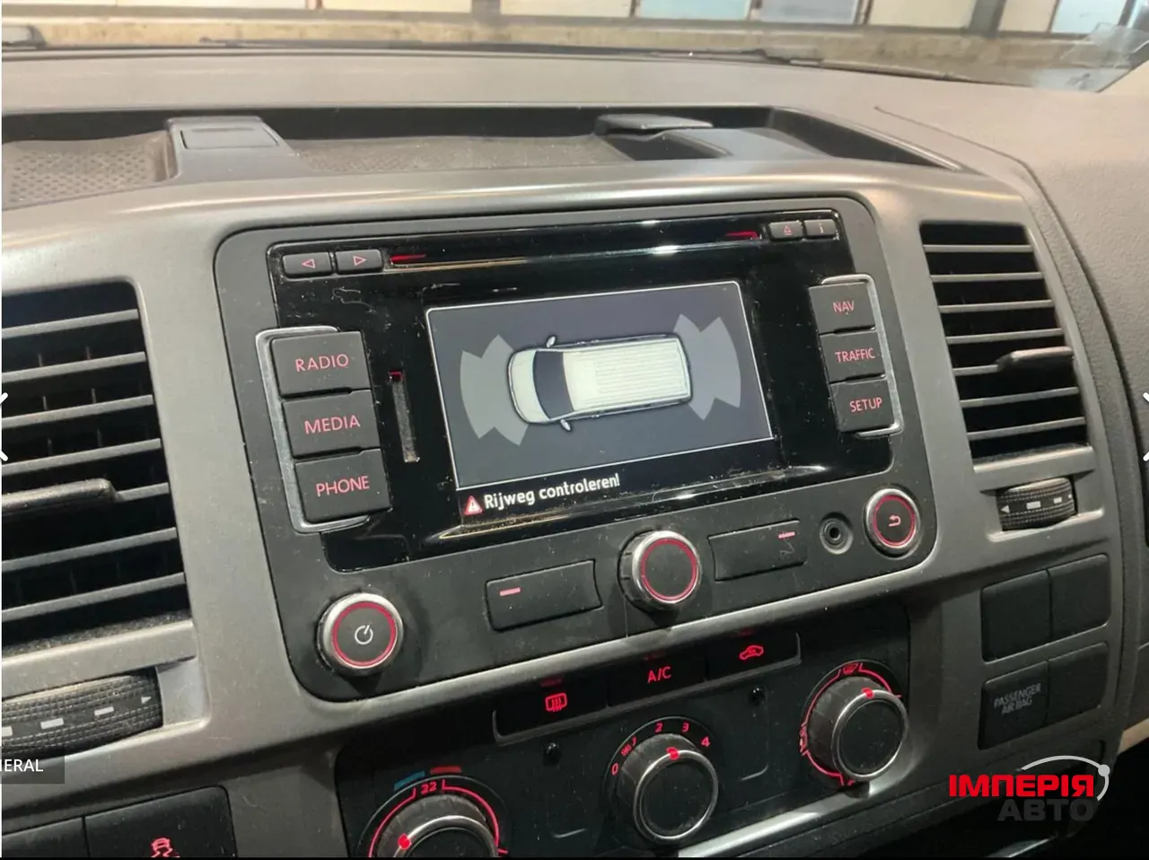 Volkswagen Transporter - фото 11