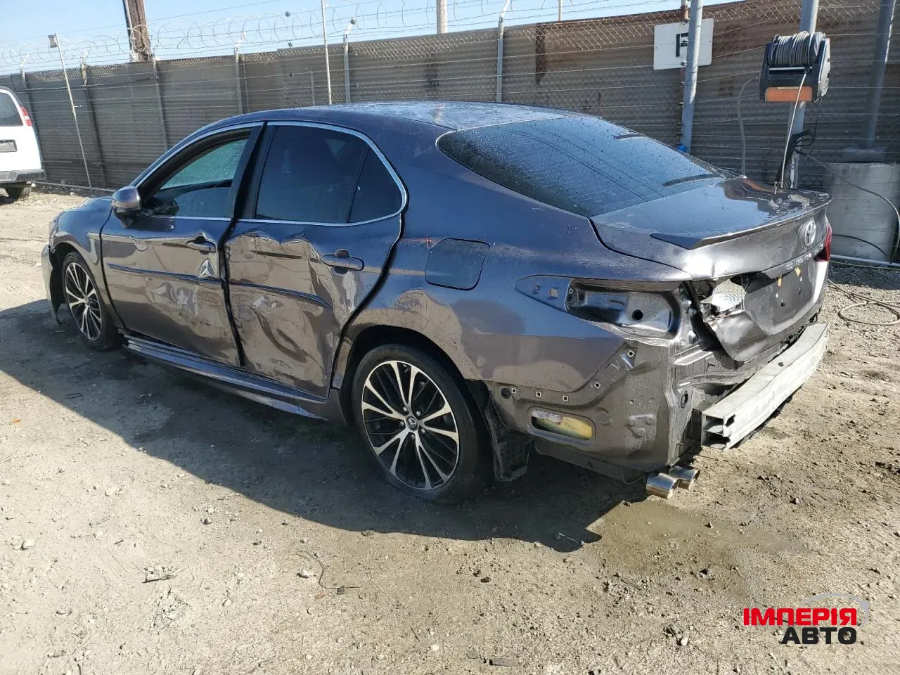 Toyota Camry - фото 4