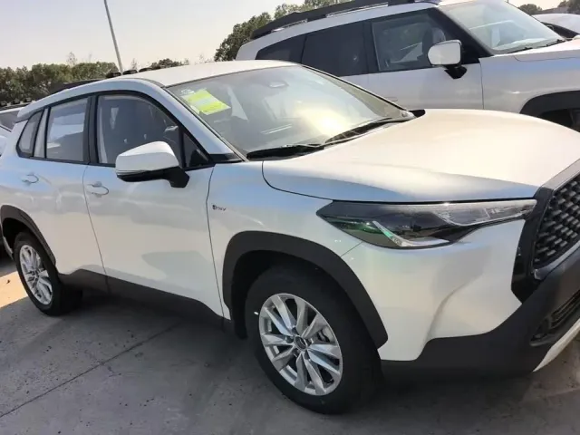 Toyota Corolla Cross - фото 1