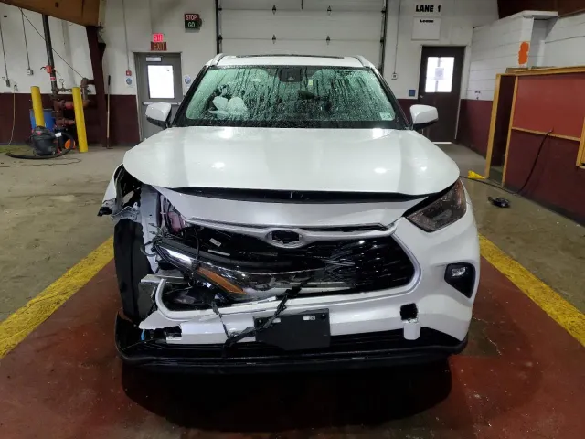 Toyota Highlander - фото 2