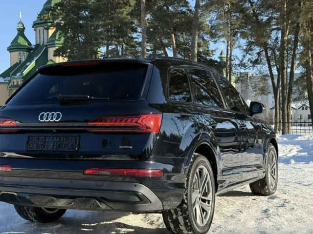 Audi Q7 - фото 4