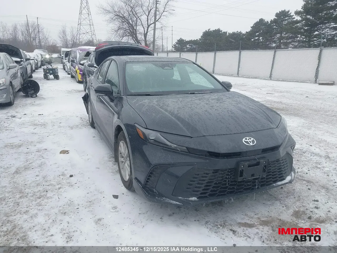 Toyota Camry - фото 1