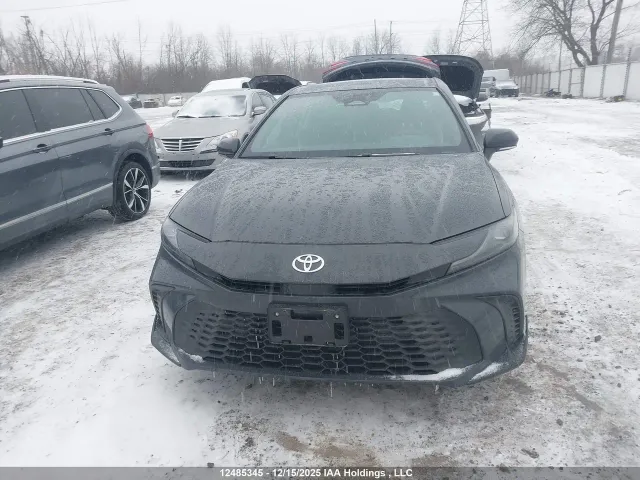 Toyota Camry - фото 2