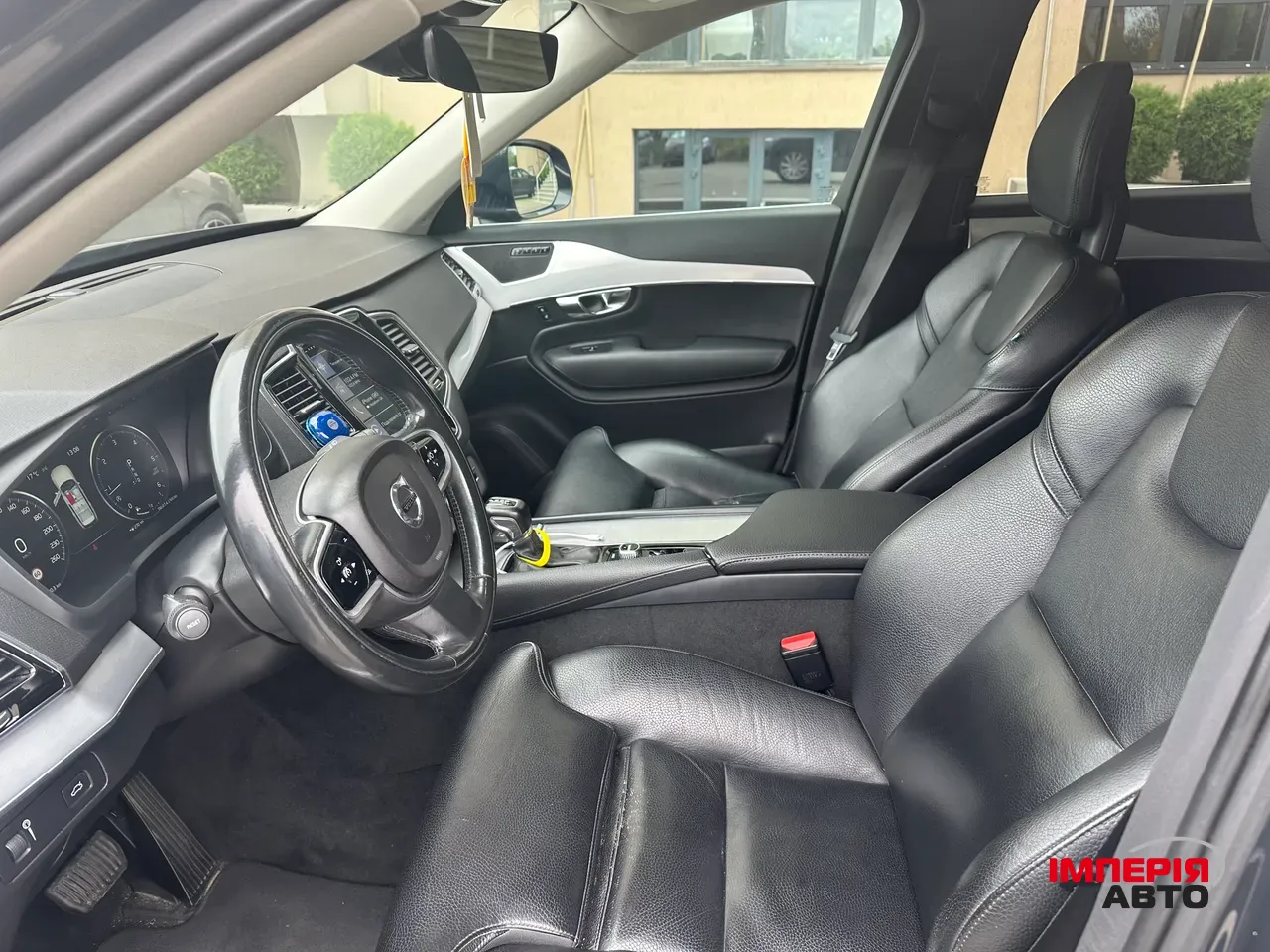 Volvo XC90 - фото 12