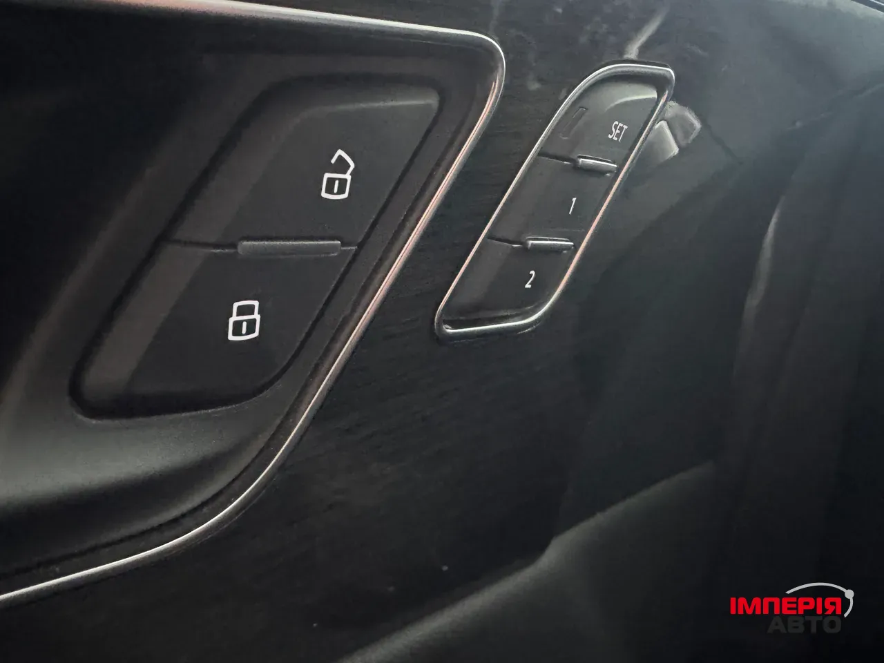 Audi Q8 - фото 17