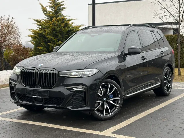 BMW X7 - фото 1