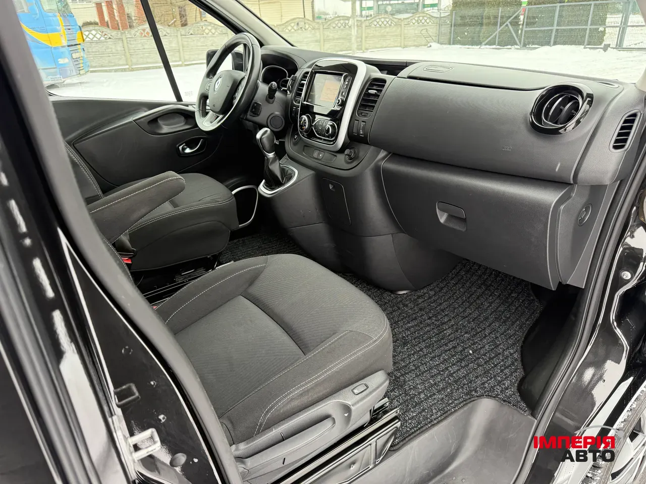 Renault Trafic - фото 13