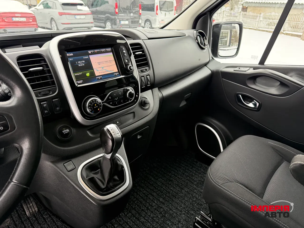Renault Trafic - фото 15