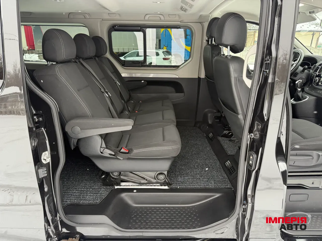 Renault Trafic - фото 9