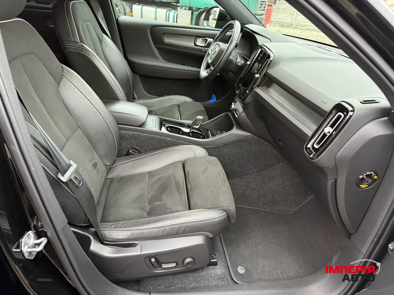 Volvo XC40 - фото 16