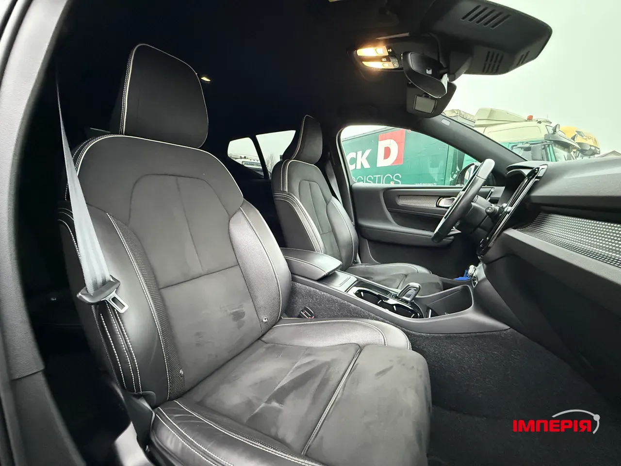 Volvo XC40 - фото 11