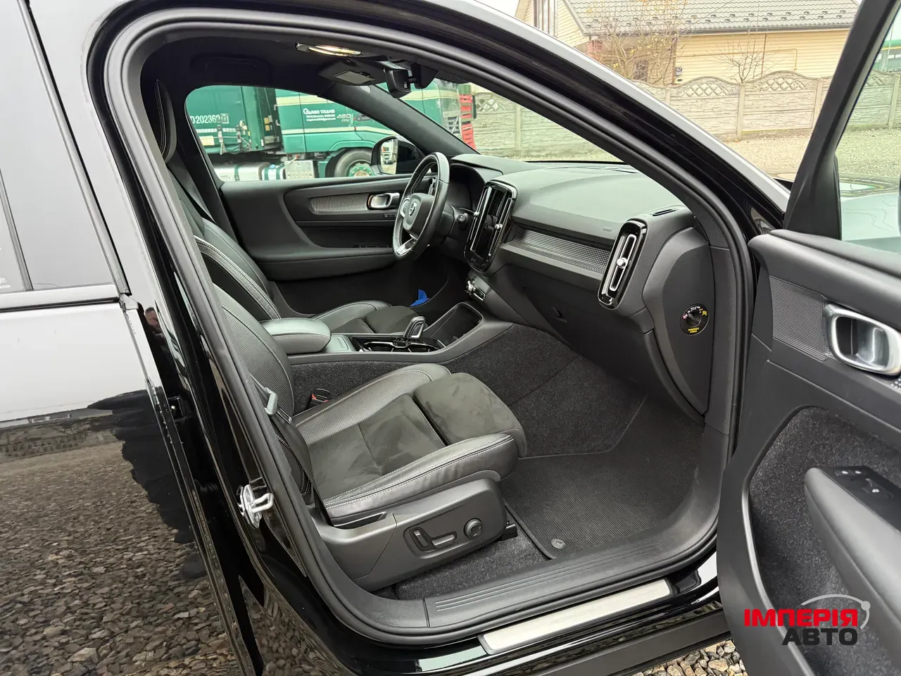 Volvo XC40 - фото 18