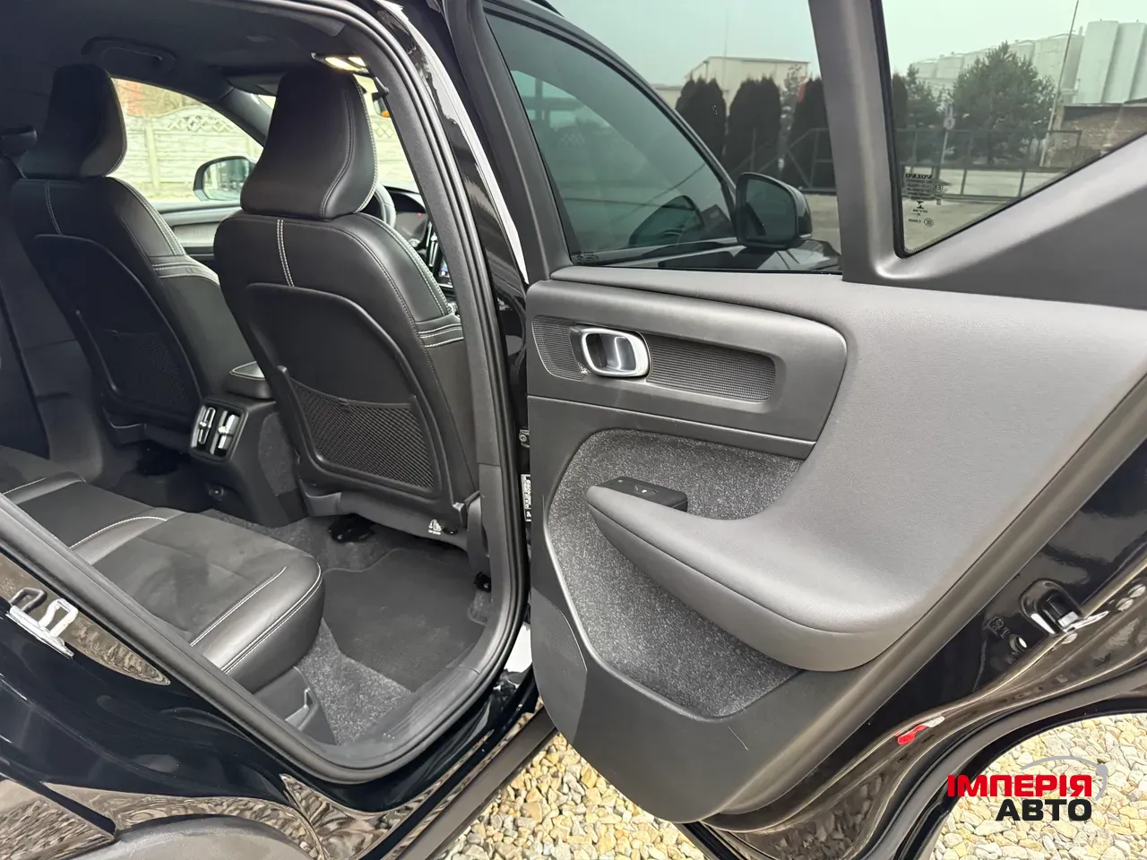 Volvo XC40 - фото 24