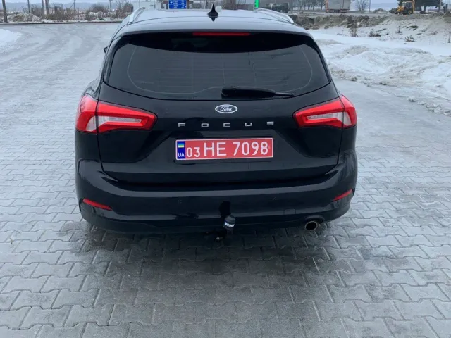 Ford Focus - фото 5