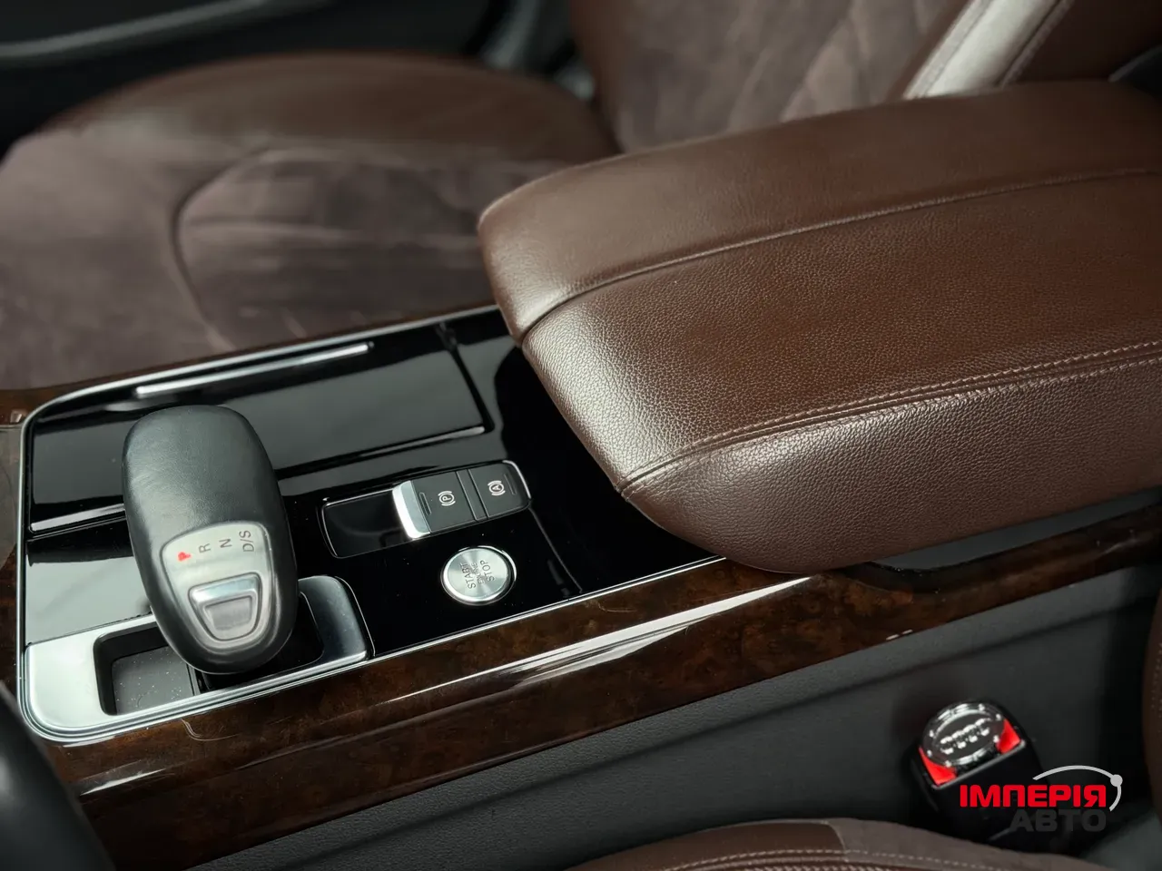 Audi A8 - фото 46