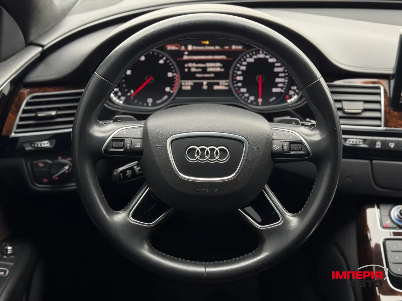 Audi A8 - фото 32