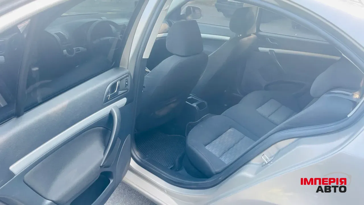 Skoda Octavia - фото 8