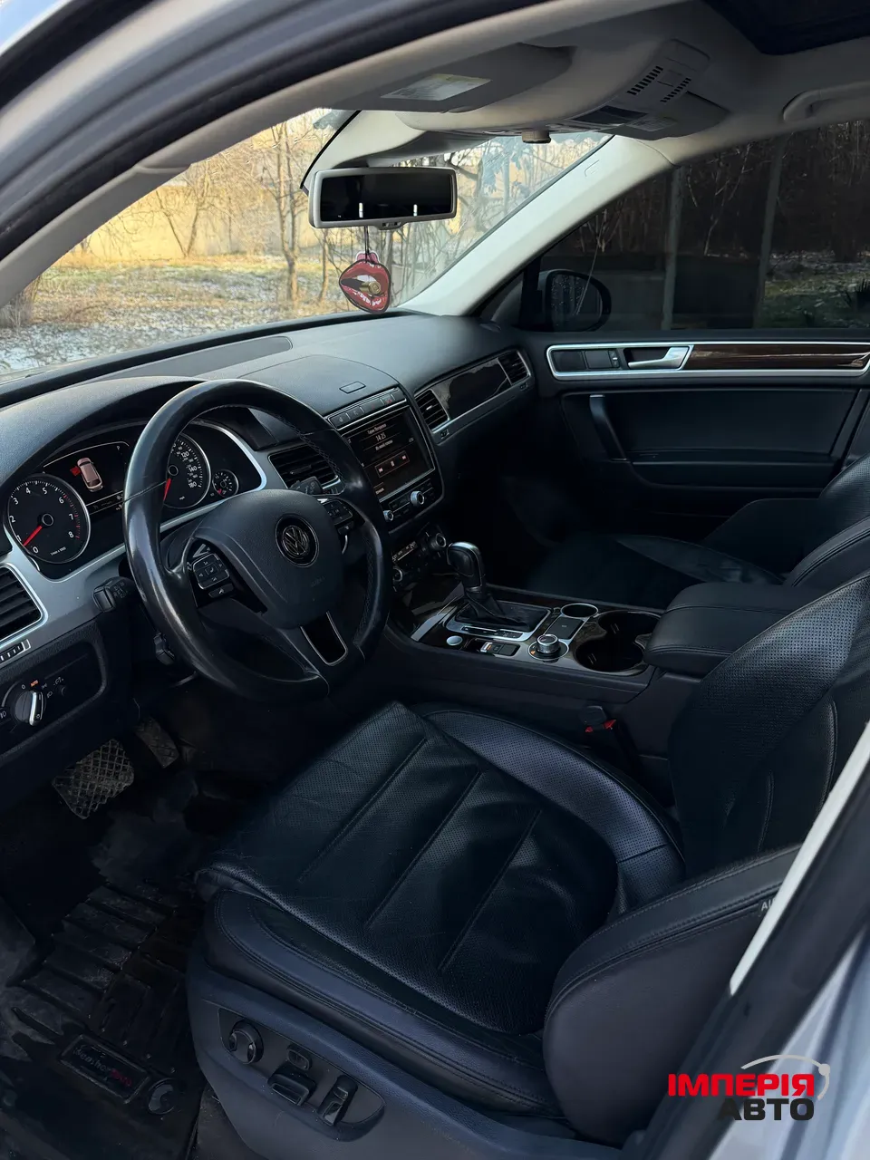 Volkswagen Touareg - фото 6