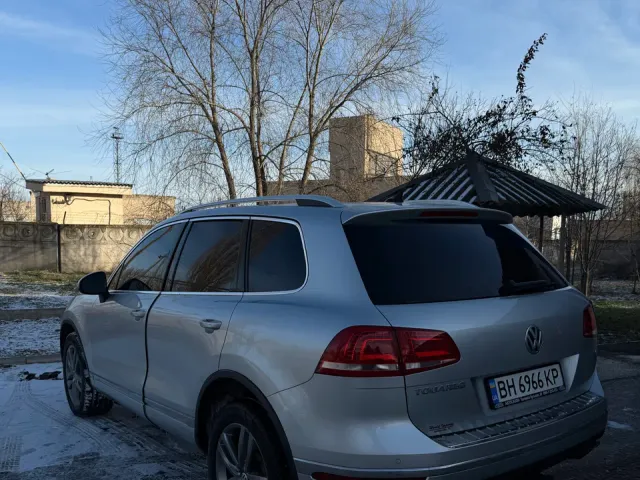 Volkswagen Touareg - фото 3