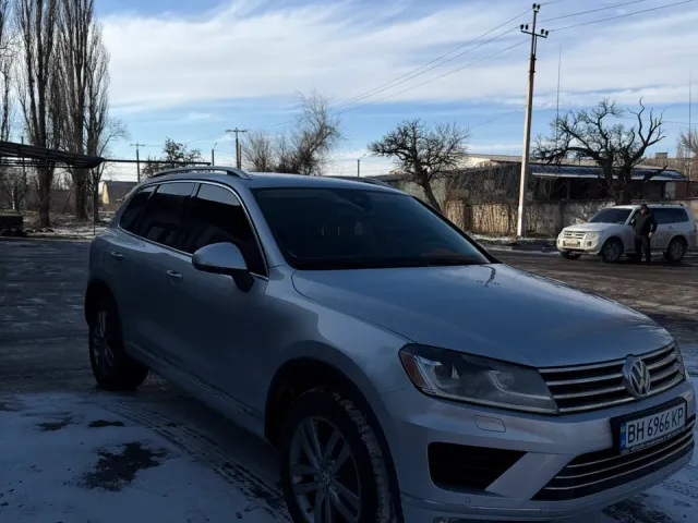 Volkswagen Touareg - фото 1