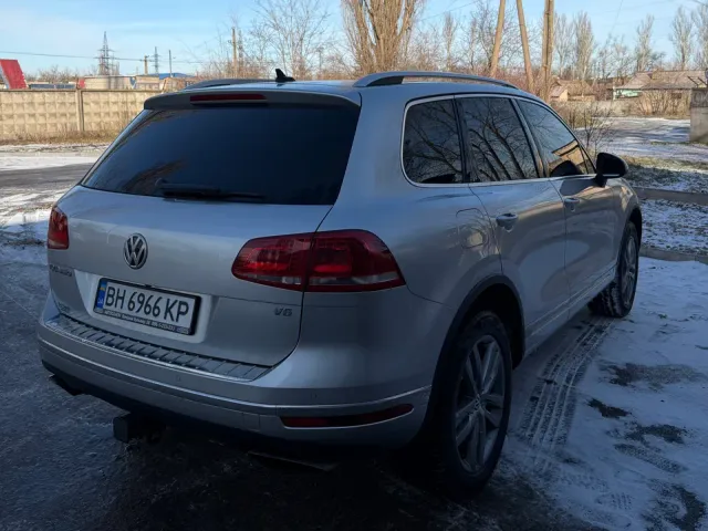 Volkswagen Touareg - фото 2