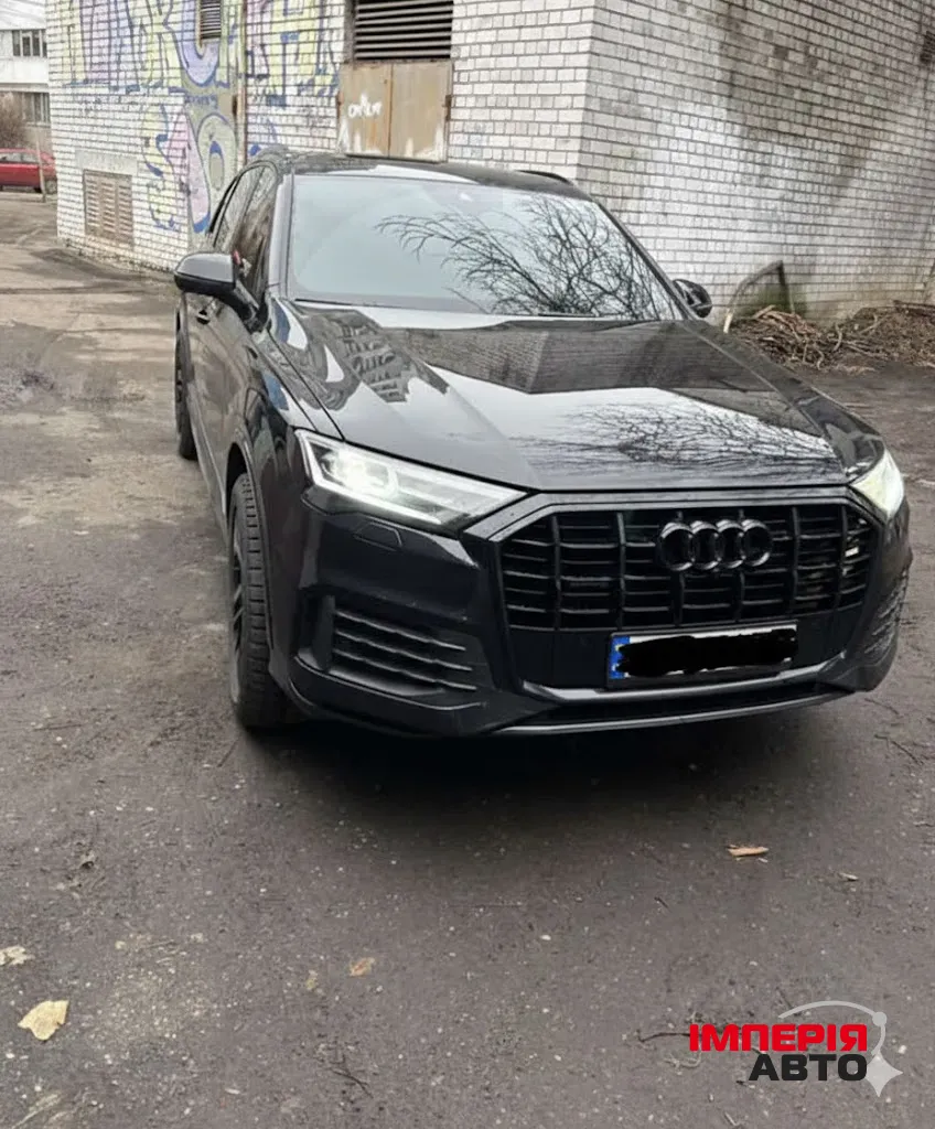 Audi Q7 - фото 1