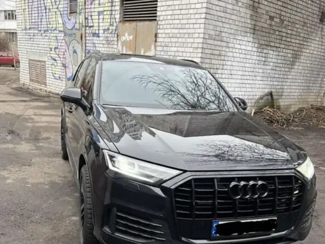 Audi Q7 - фото 1
