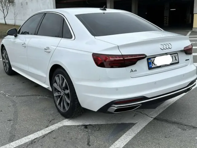 Audi A4 - фото 1