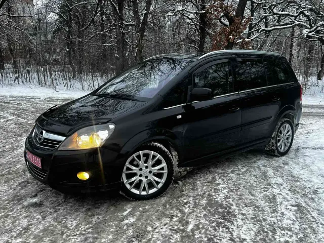 Opel Zafira - фото 1