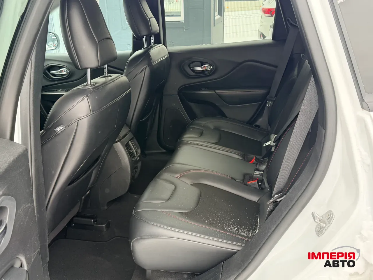 Jeep Cherokee - фото 10