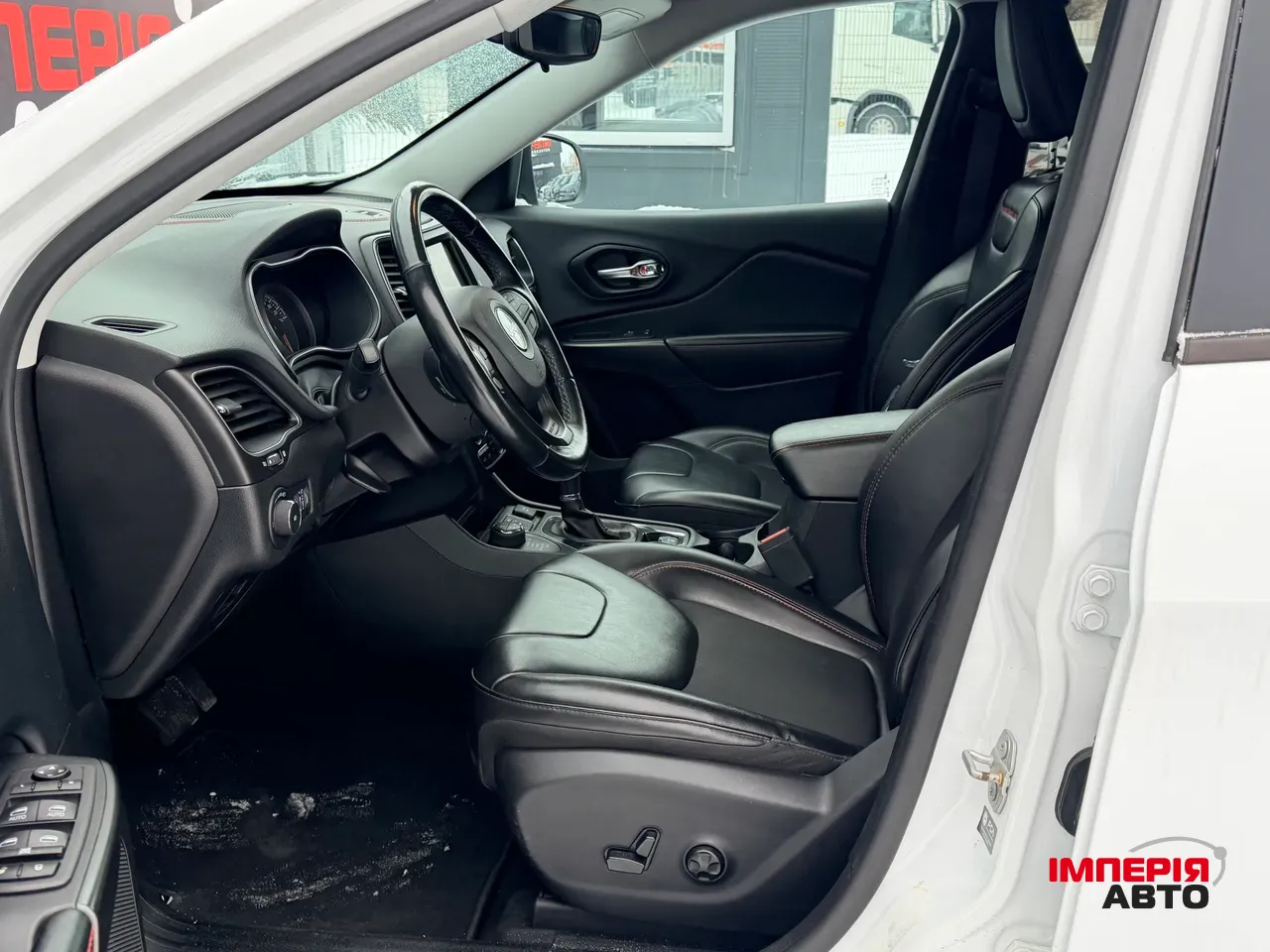 Jeep Cherokee - фото 9