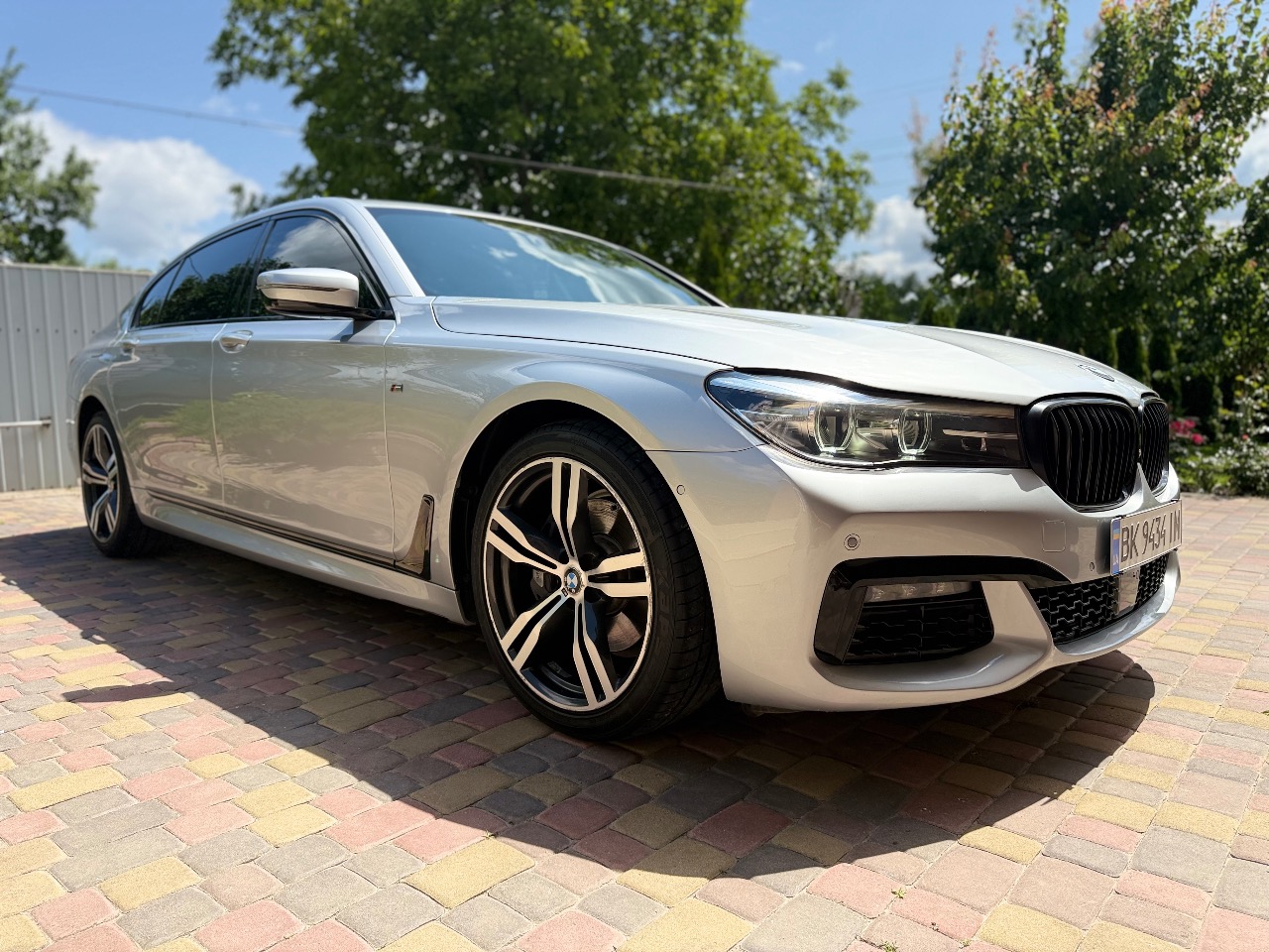 BMW 7 серії - фото 2